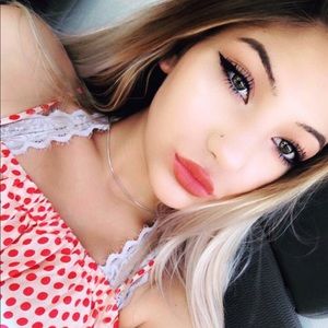 Meet your Posher, Eve